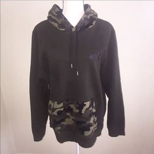 Under armour camo hoodie size large